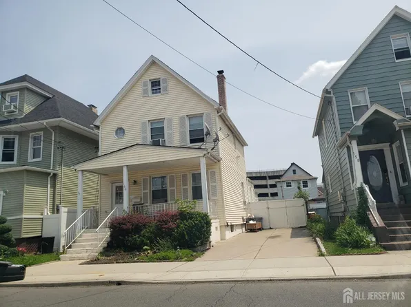 160 Pershing Ave, Carteret, NJ 07008