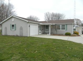 1727 Arrowhead Dr, Fremont, OH 43420