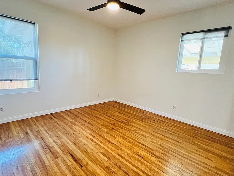 3131 Dwight St — Photo 16