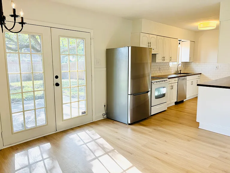 527 Melrose Dr — Photo 5
