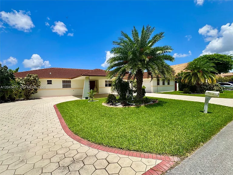 18701 Wentworth Dr — Photo 3