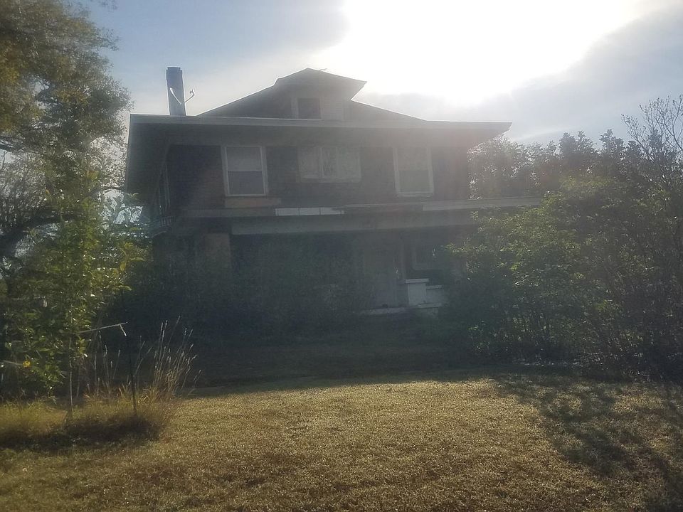 102 S School St, Eureka, KS 67045 Zillow