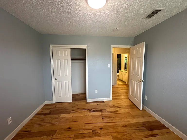 4024 Oxlea Dr — Photo 52