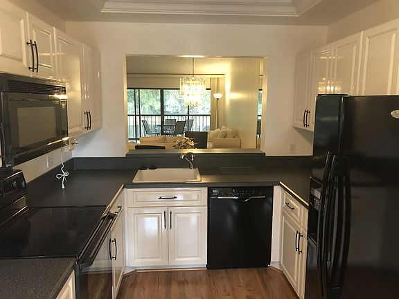 3rd image of 5087 Oak Hill Ln APT 323
