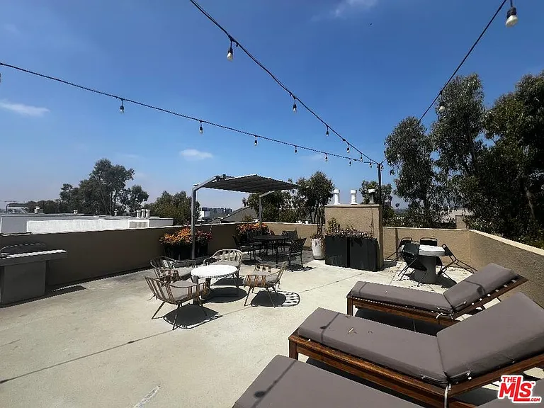 750 N Kings Rd #210 — Photo 11
