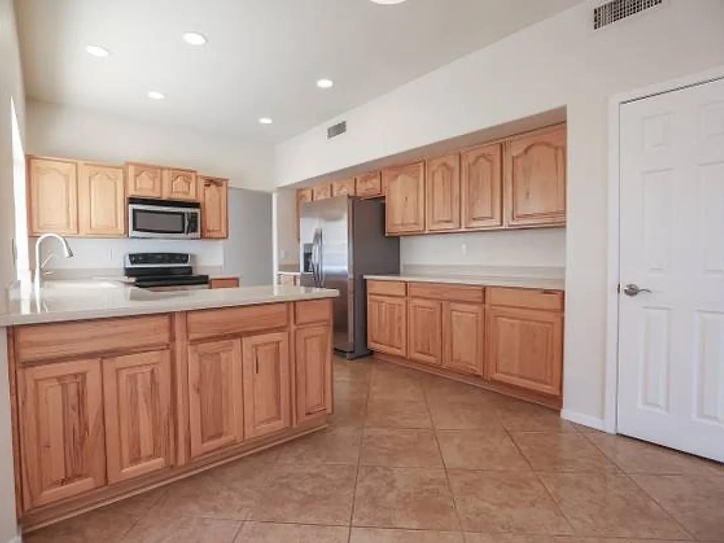 4 Bedrooms 3 Beths 3 Car garage with RV gate on a Large Corner Lot in Ahwatukee — Photo 3