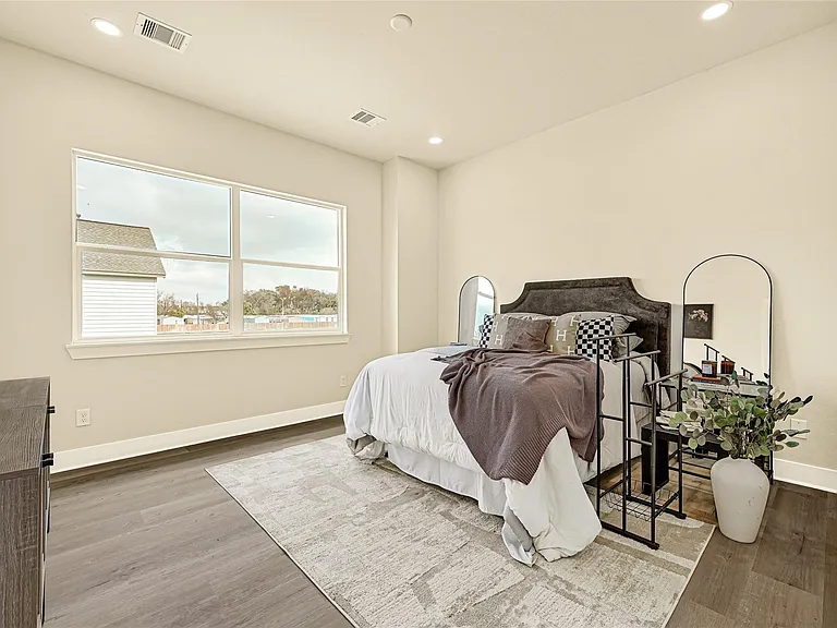 704 Savonna — Photo 16