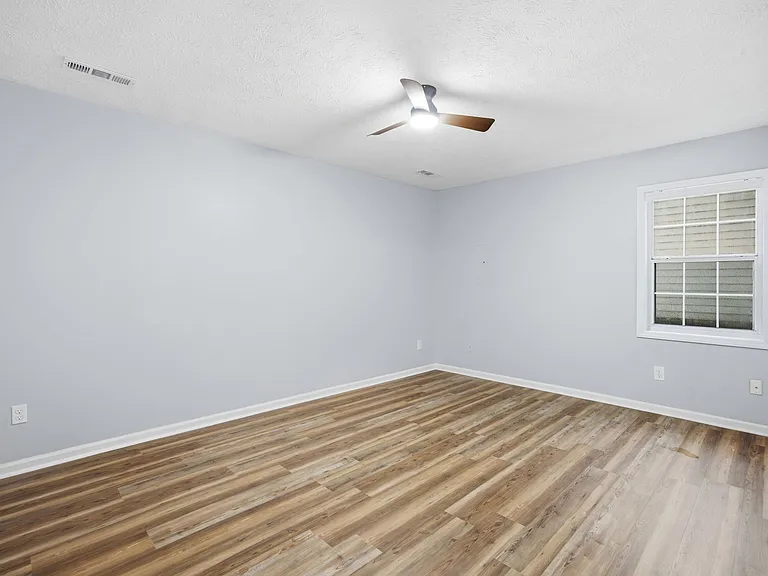 630 Varsity Dr — Photo 24