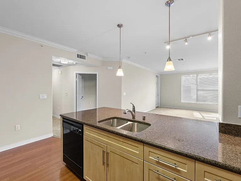 Stadium House Apartments — Photo 93