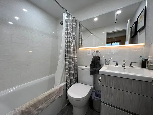 Rented by AZ REALTY NYC LLC | media 19