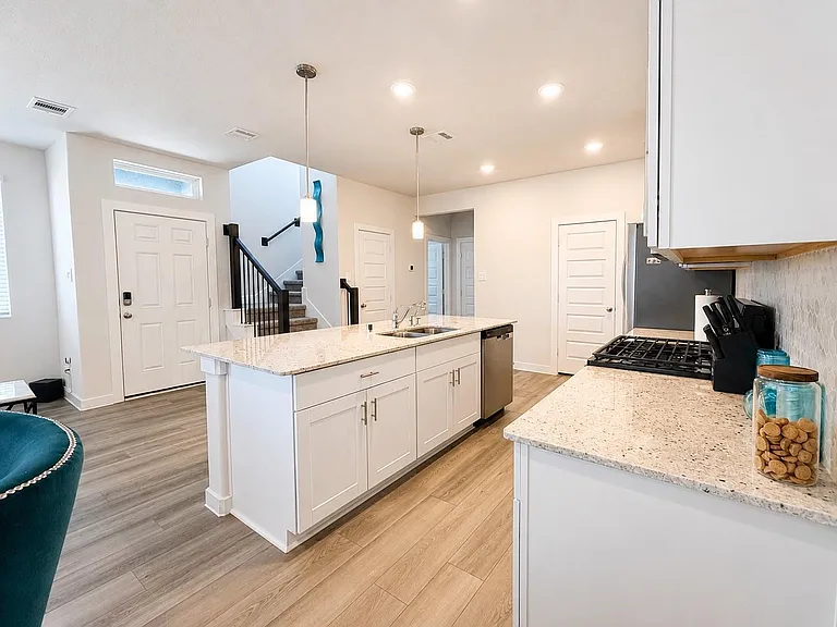 624 Pelican Dr — Photo 15