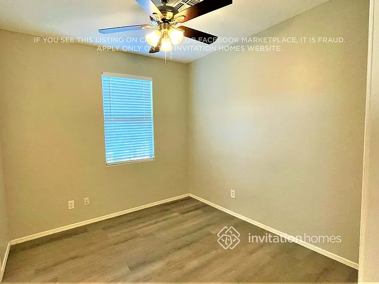 864 E Devon Rd — Photo 10