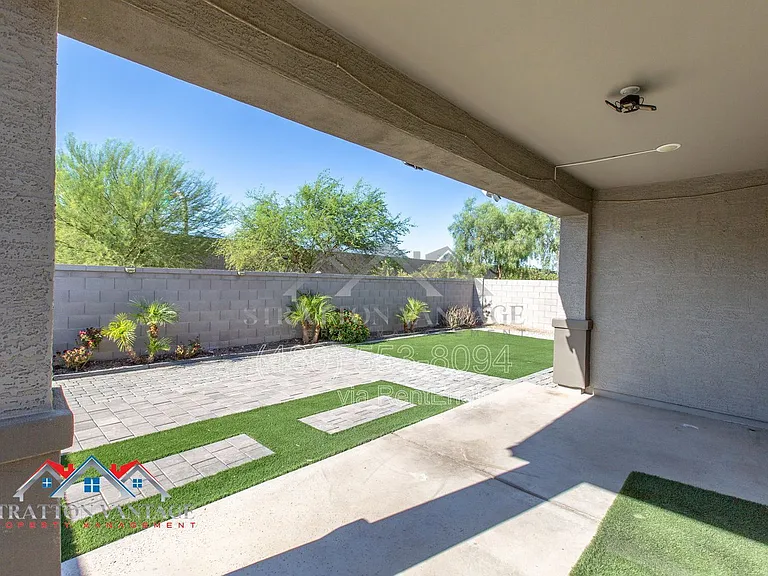 15244 W Moreland St — Photo 35