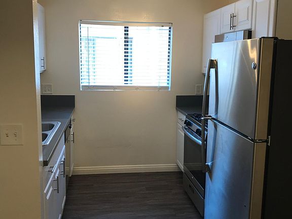 4th image of 1010 E Acacia Ave