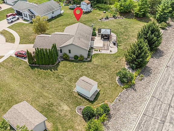 2nd image of 365 Lilac St
