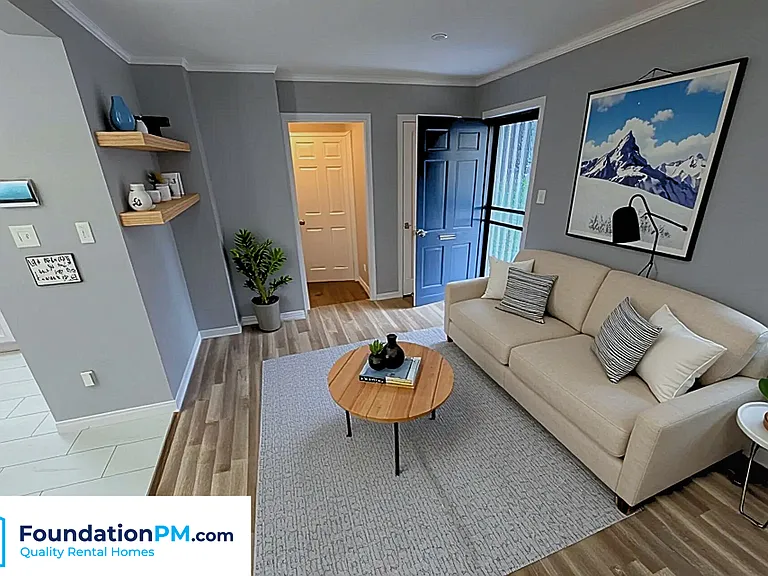 2412 Gentry Ave — Photo 6