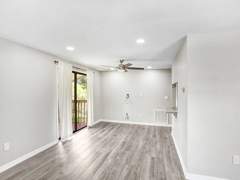 137 Hunter Lake Dr #C — Photo 10