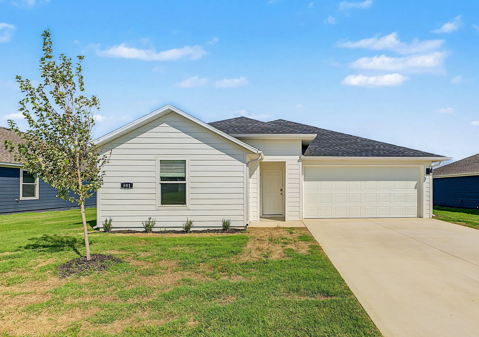 Beautiful 4-Bedroom Prairie Grove Home with Modern Finishes — Photo 2