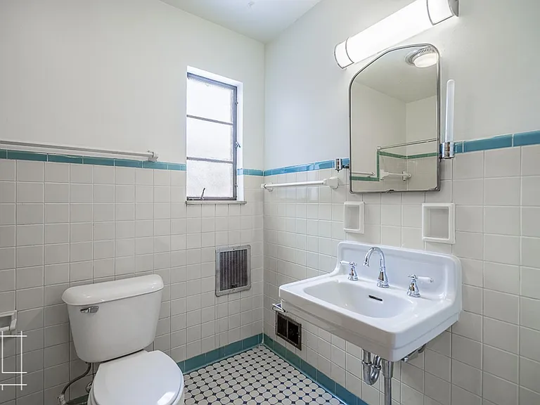 1374 E. Broad St. — Photo 29