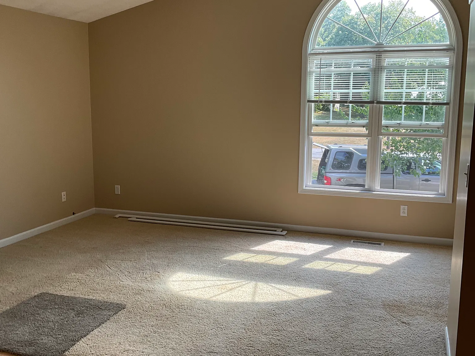 4 bed, 1600 sqft, $2,300 — Photo 3