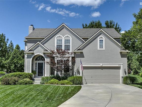 Wonderful 2 Story in Woodland Creek!