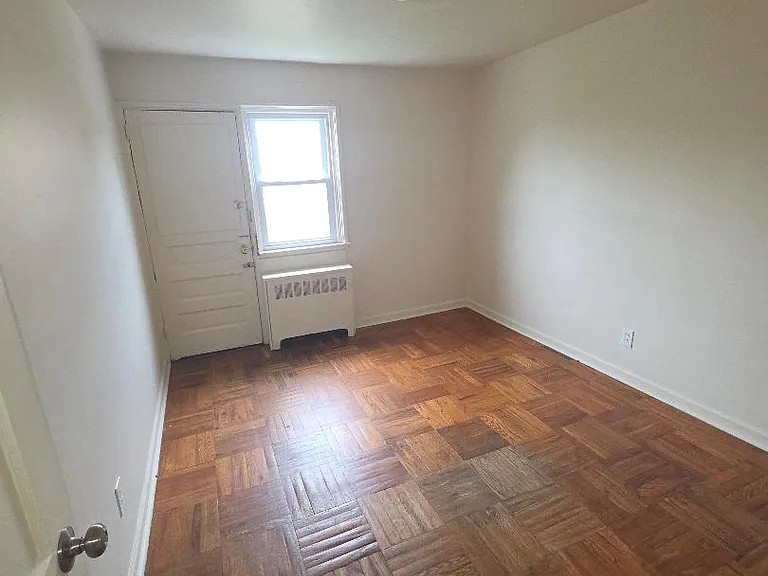 529 Wiltshire Rd — Photo 5