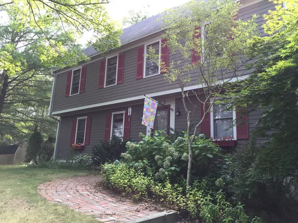 21 Old Barn Rd, Plymouth, MA 02360