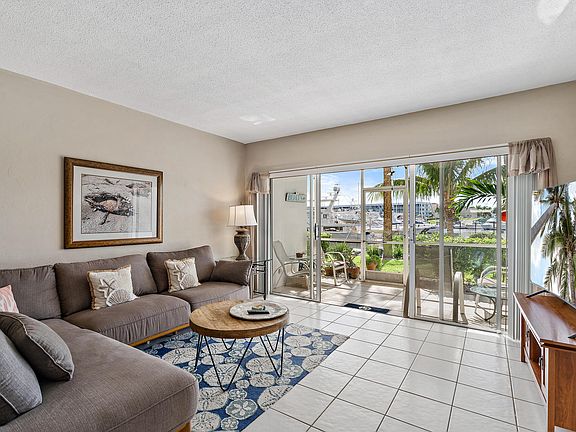 3rd image of 29 Yacht Club Dr APT 107
