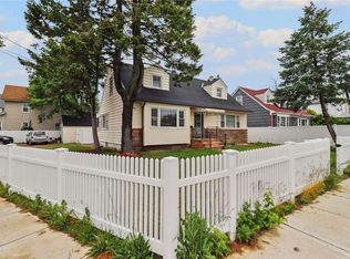 138-28 243rd St, Rosedale, NY 11422