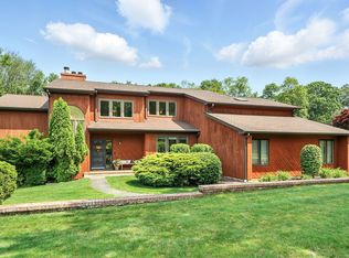15 Woodridge Ln, New Fairfield, CT 06812