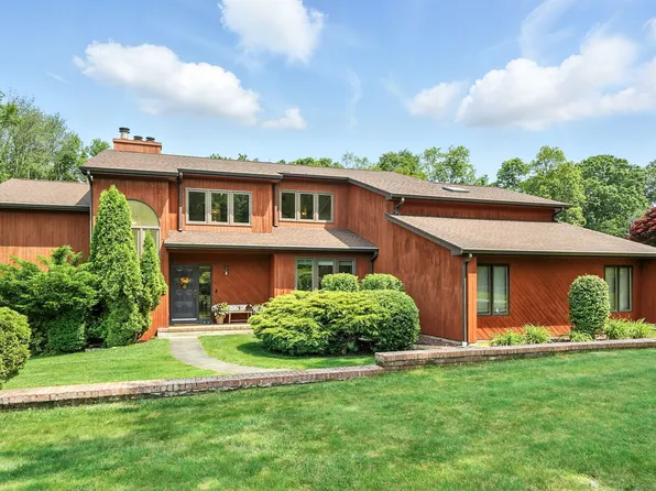 15 Woodridge Lane, New Fairfield, CT 06812