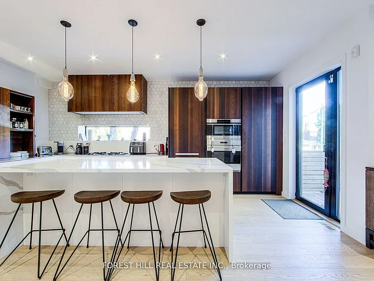 257 Manor Rd E — Photo 14