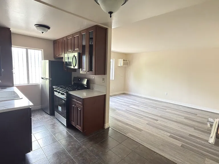 6460 Mammoth Ave #104 — Photo 3