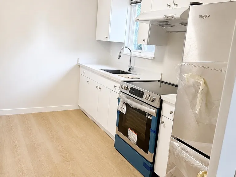 7000 Gray Ave — Photo 2