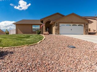 2329 Meadowlark Ln, Pueblo, CO 81008