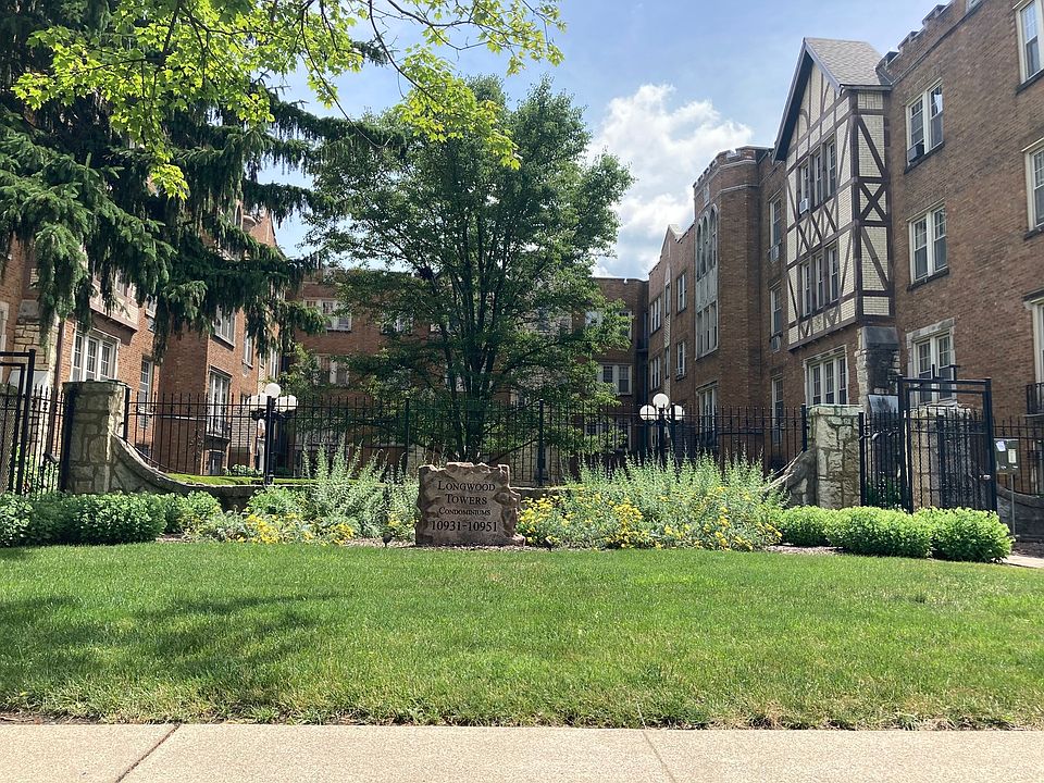 1st image of 10951 S Longwood Dr APT 3