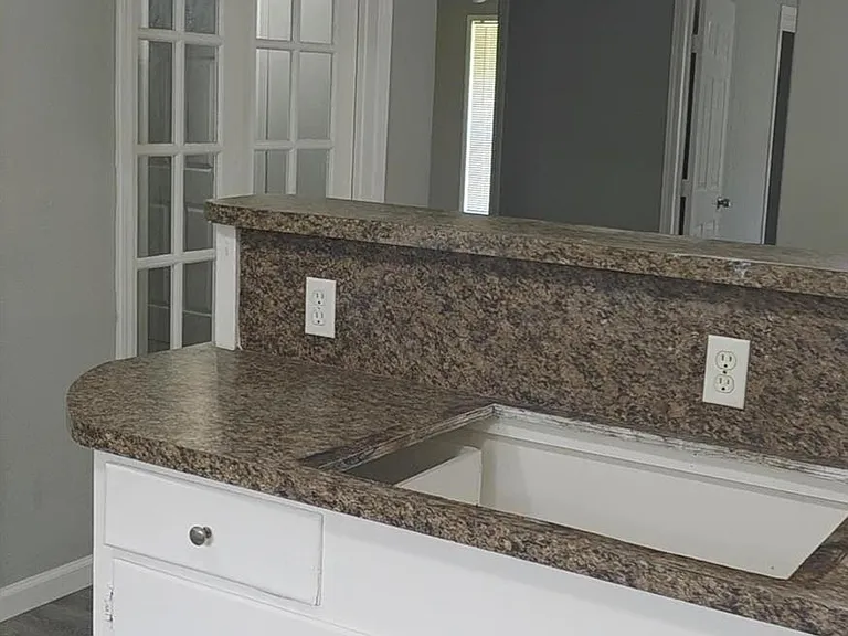407 E Homan St — Photo 22