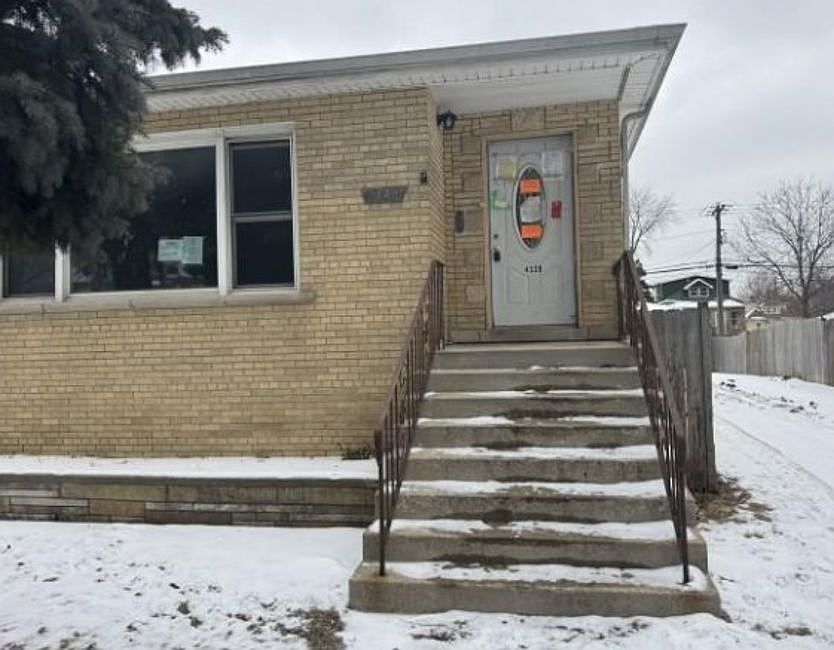 1st image of 4339 Center Ave