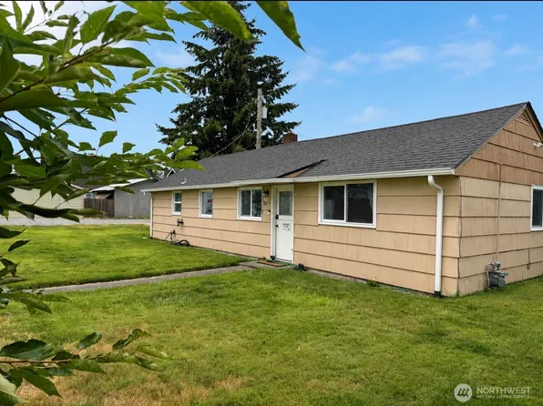 805 1/2 4TH Avenue SW, Puyallup, WA 98371