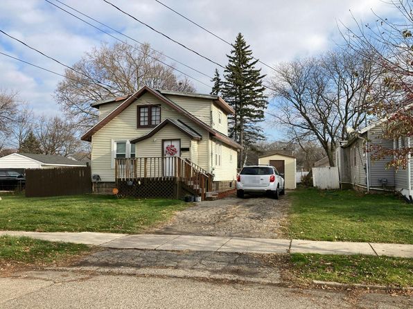 904 Clayton St, Lansing, MI 48915