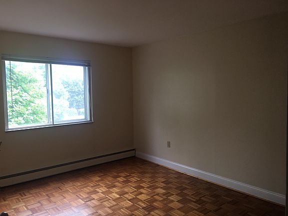 3rd image of 267 Linwood Ave #2C