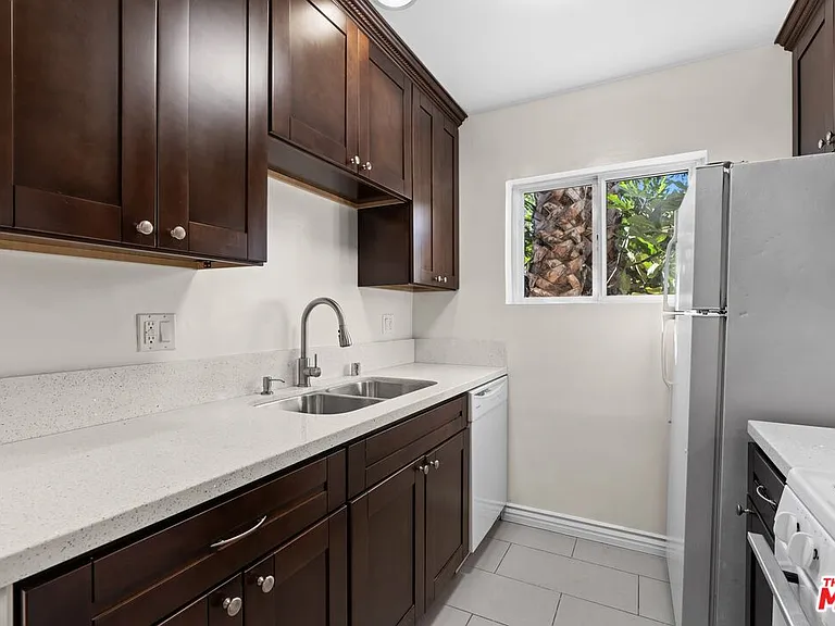 1000 N Orange Grove Ave #2 — Photo 6