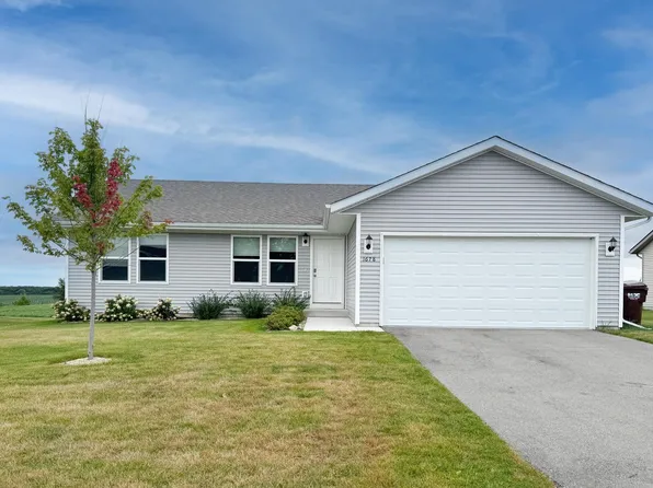 1678 Parkside Dr, Belvidere, IL 61008