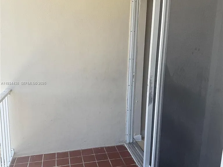 621 SW 15th Ave #4 — Photo 10