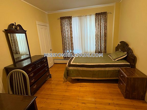 4th image of 123 Hillside St #1