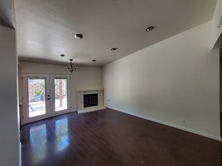 1159 E Plymouth St — Photo 9