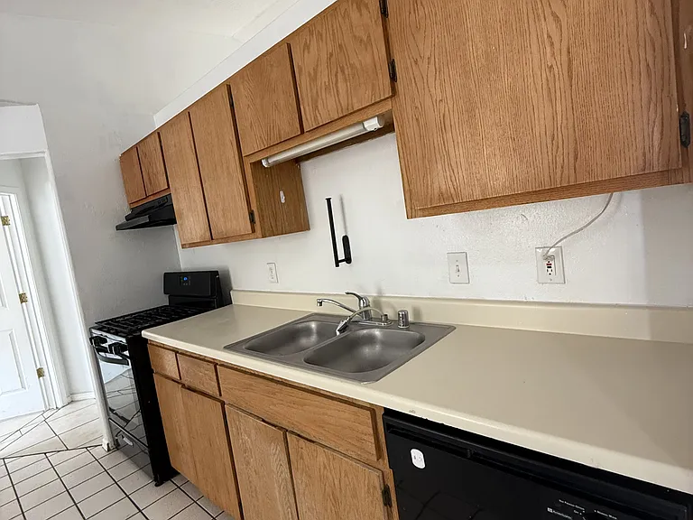 1140 SE Elm Ct — Photo 7