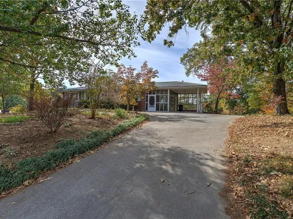 105 Lewis Dr, Calhoun, GA 30701
