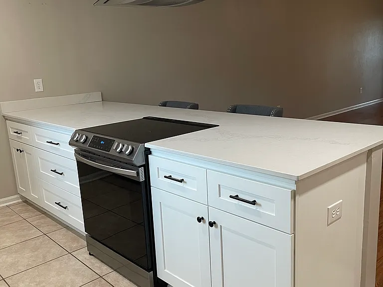 802 Elizabeth Dr — Photo 4