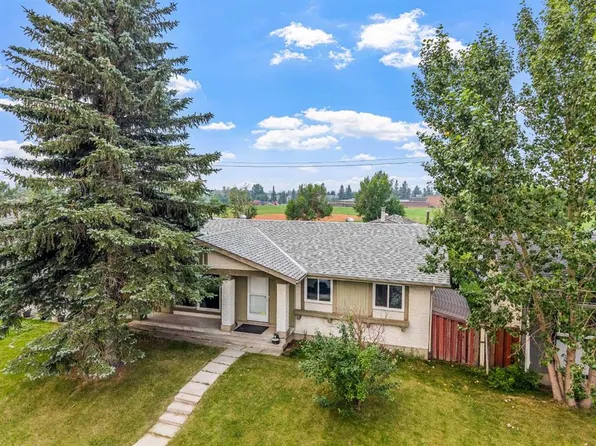 227 N Manora Cres NE, Calgary, AB T2A 4S4